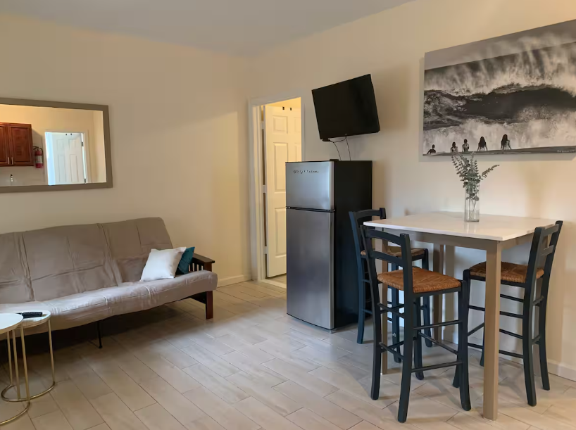 Large House w/ 4 Separate Apartments