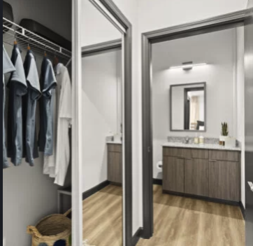 URGENT UGA LEASE TAKEOVER 1 BD/1BTH private space (boys apartment) at the Maxxeen DT